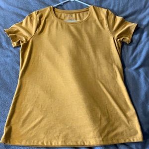 Apt. 9 tee shirt 💛